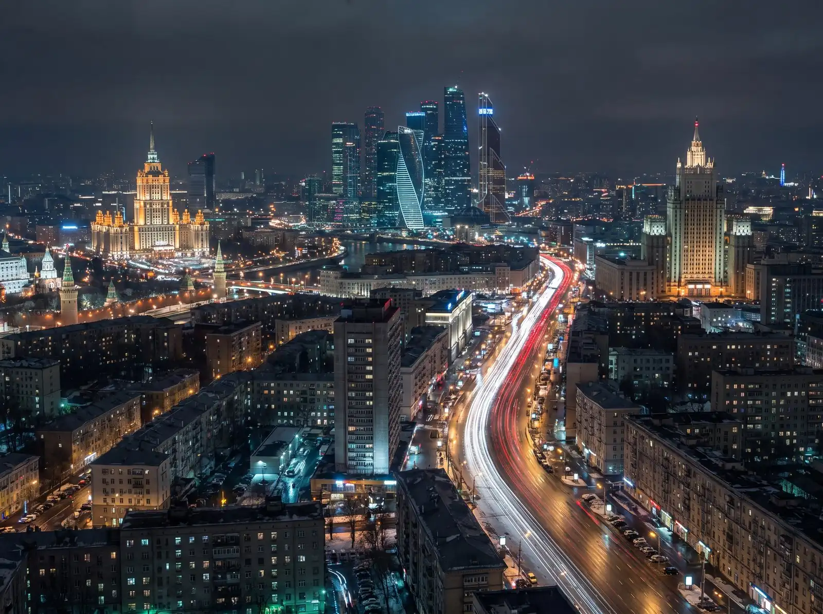 Как продвигаться ВКонтакте в Москве и Санкт-Петербурге
